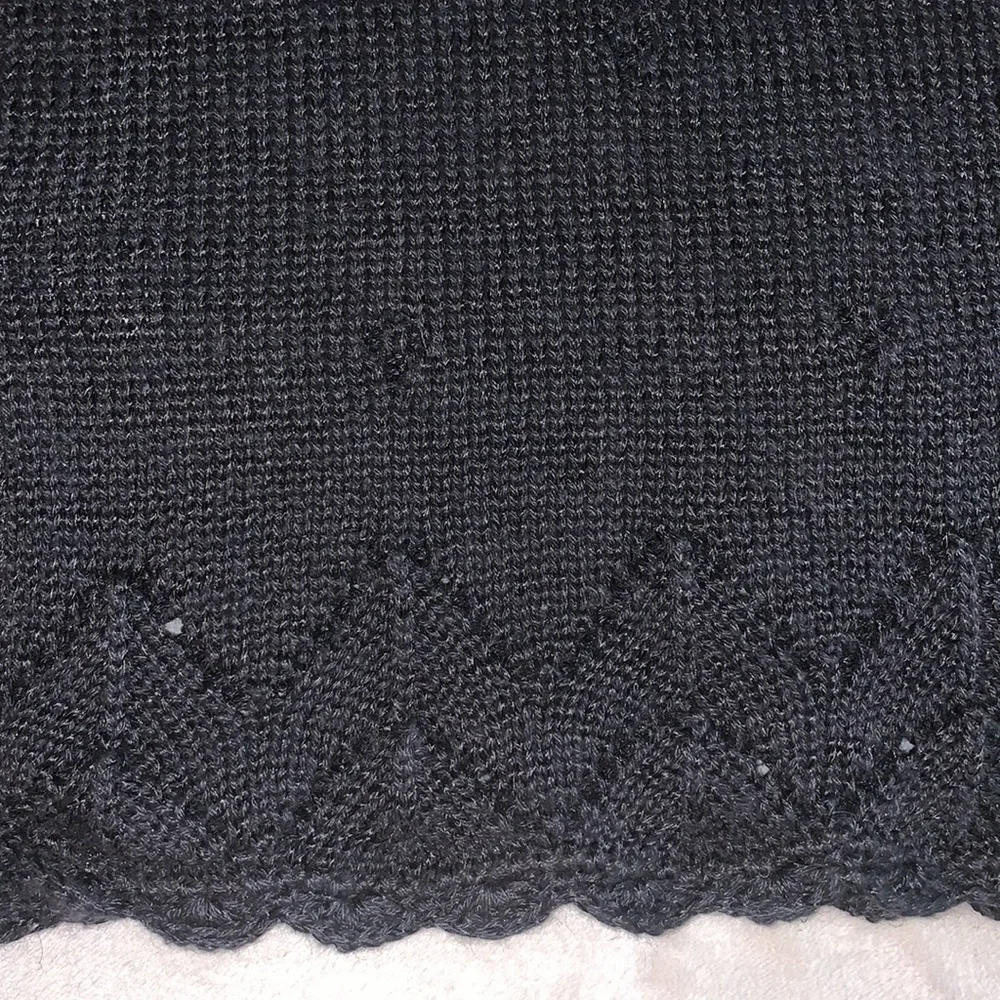 Vintage‎ Black V-neck Sleeveless Sweater Vest W/Embroidered Flowers Sz Medium